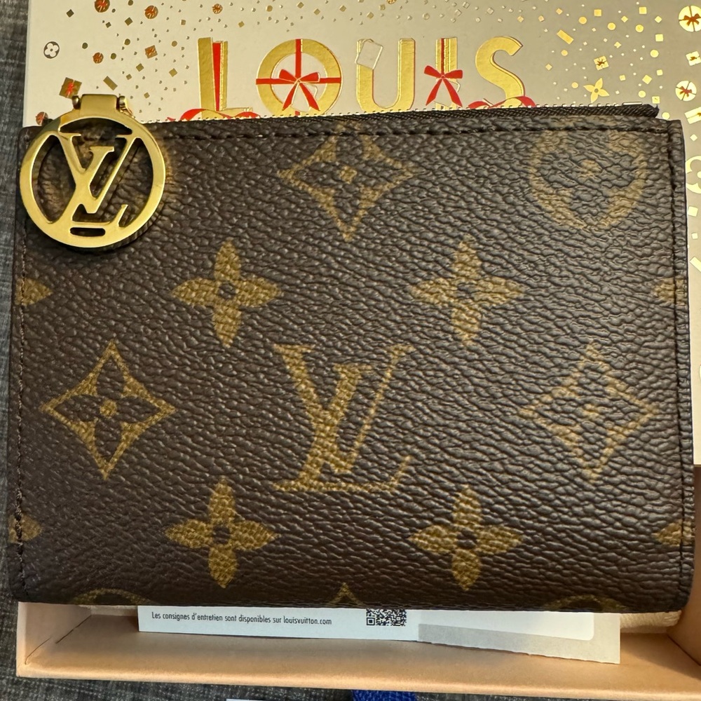 Louis Vuitton Lisa Wallet